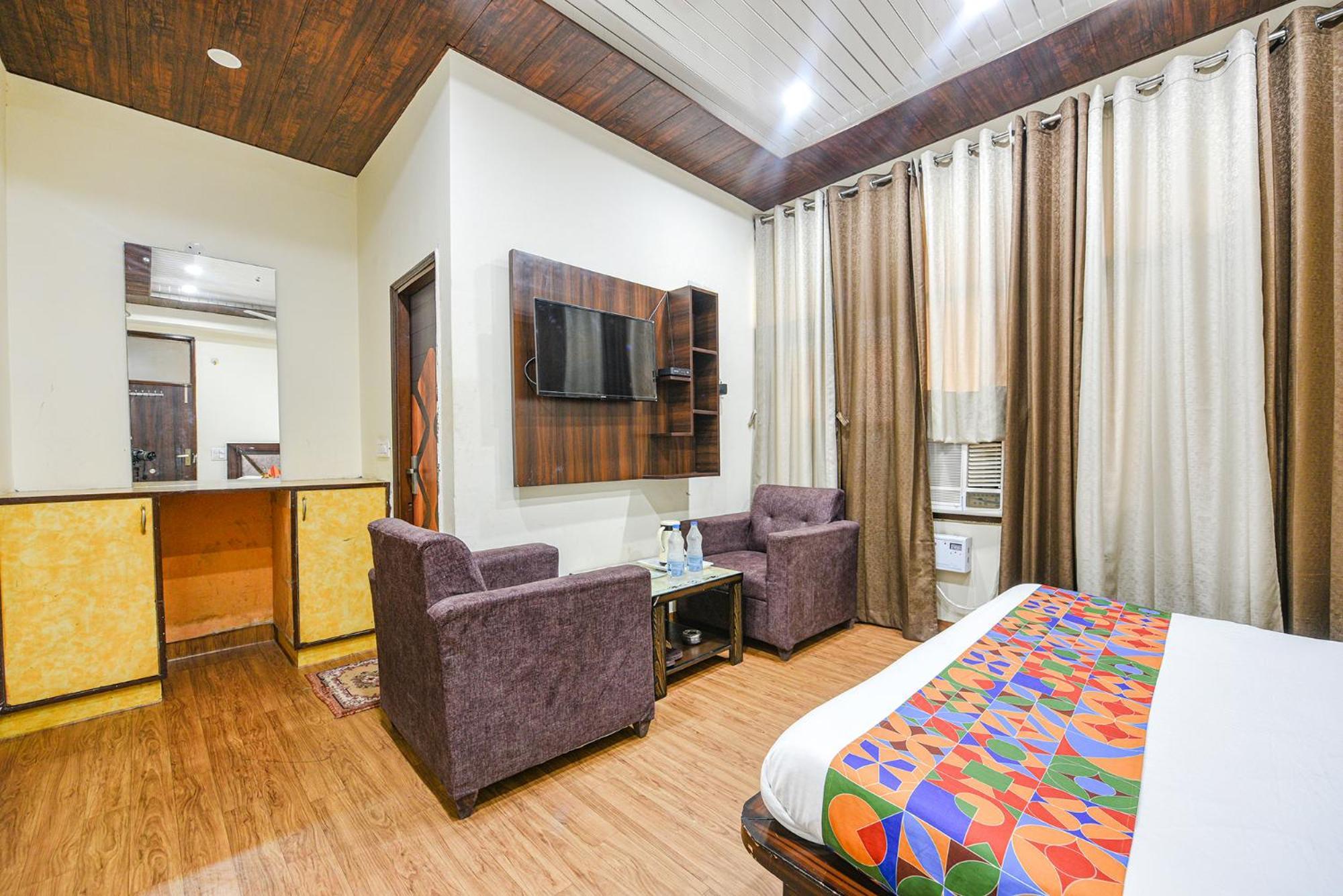 Fabhotel Royal Inn Chandīgarh Buitenkant foto