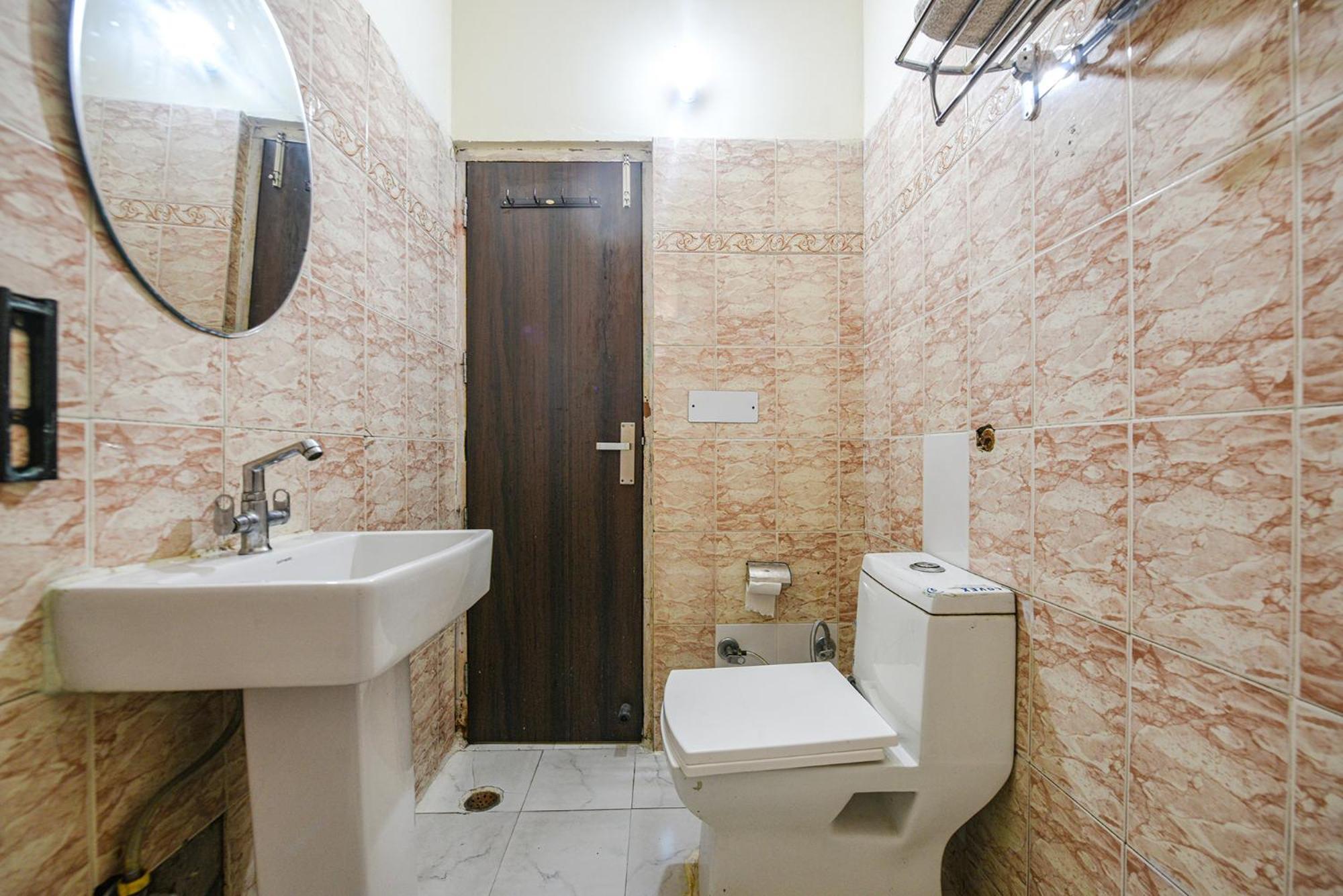 Fabhotel Royal Inn Chandīgarh Buitenkant foto